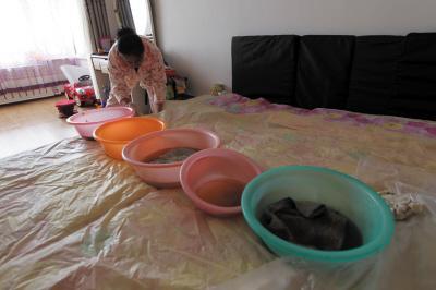 宕昌楼上漏水，住户失联，小区没物管，业主维权难！律师来支招……